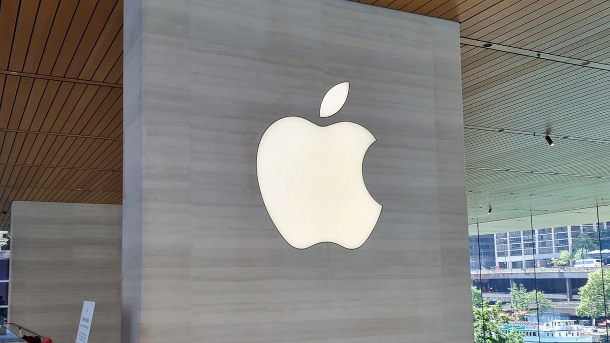 Ekonom Soroti Investasi Apple di Indonesia: Kurang Menarik dan Minim Dampak Strategis