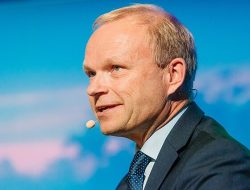 CEO Pekka Lundmark Kembali Tersenyum, Kinerja Nokia Melesat di 2025